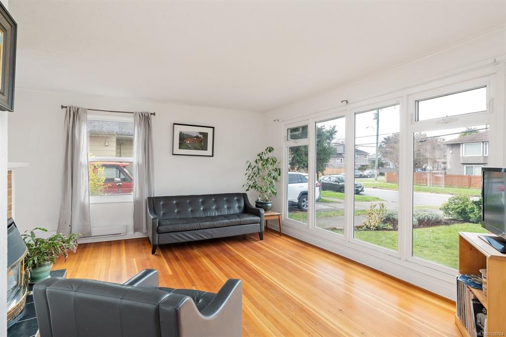 Fourth View of 2603 Scott St, Victoria, BC, V8R 4J1