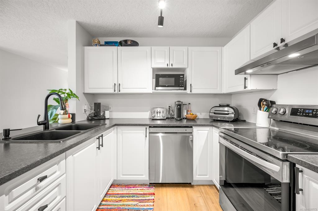 Fourth View of 717 Aspen Rd, Meadow Glen Estates, Comox, BC, V9M 3X4