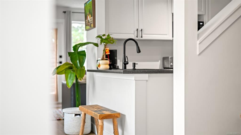 Fifth View of 717 Aspen Rd, Meadow Glen Estates, Comox, BC, V9M 3X4