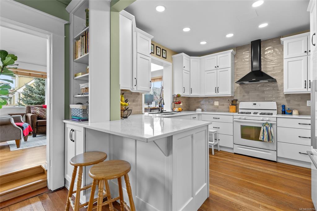 Fifth View of 350 Berwick St, Victoria, BC, V8V 1C7