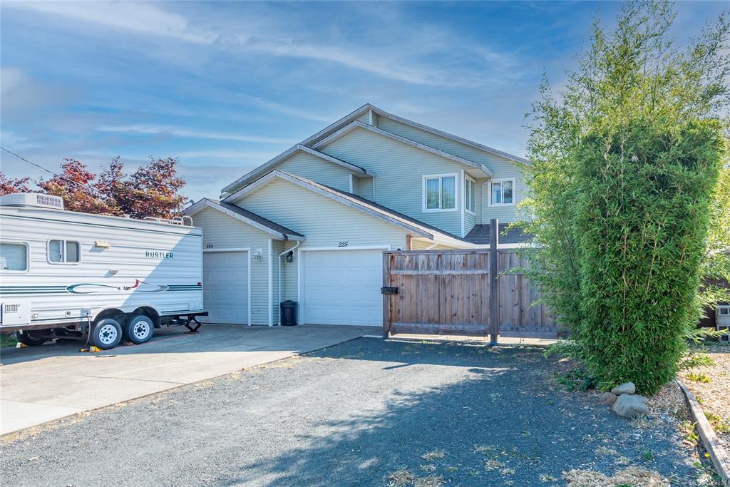 Third View of 225 Larwood Rd, Campbell River, BC, V9W 1S3