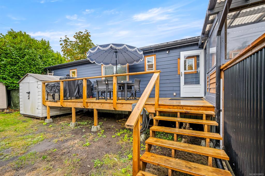 Third View of 2625 Mansfield Dr, Courtenay, BC, V9N 2N2