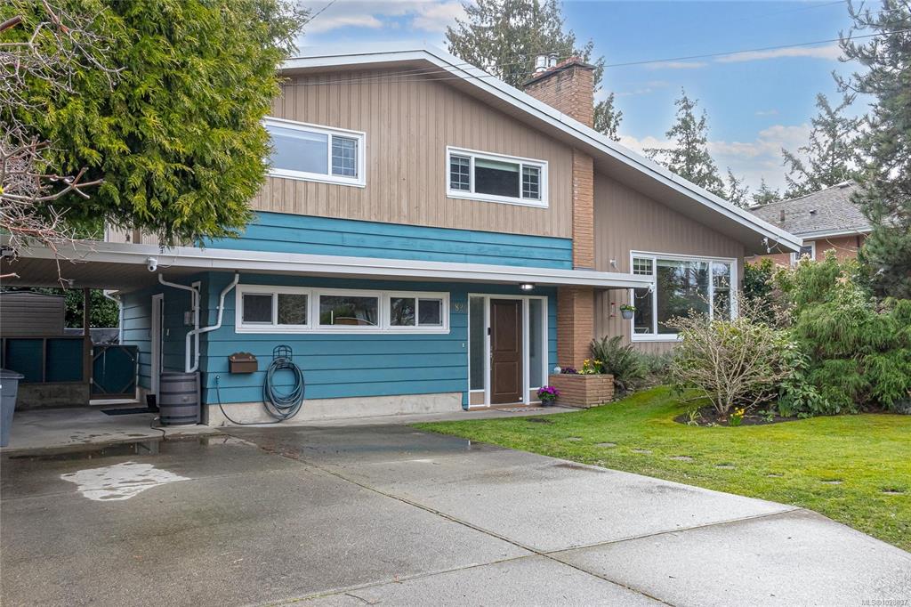 Third View of 3825 Kremlin St, Saanich, BC, V8P 4V7