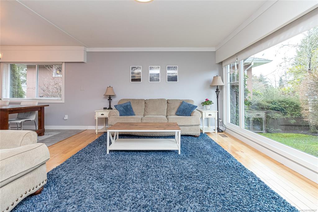 Fifth View of 3825 Kremlin St, Saanich, BC, V8P 4V7