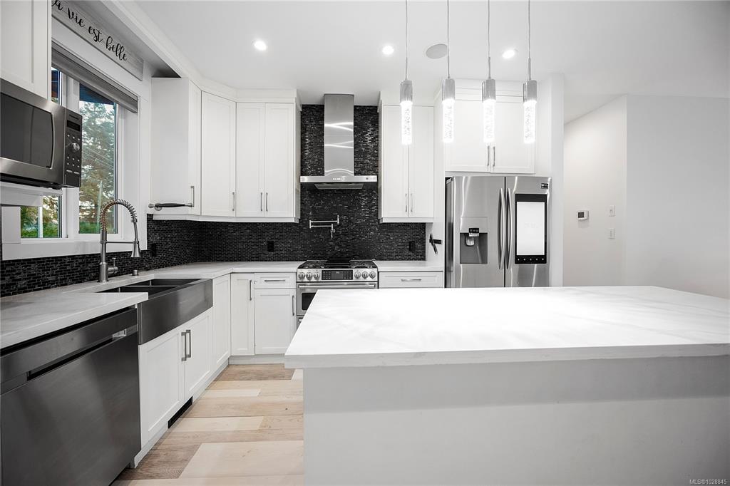 Second View of 502 Doreen Pl, Nanaimo, BC, V9T 4S1