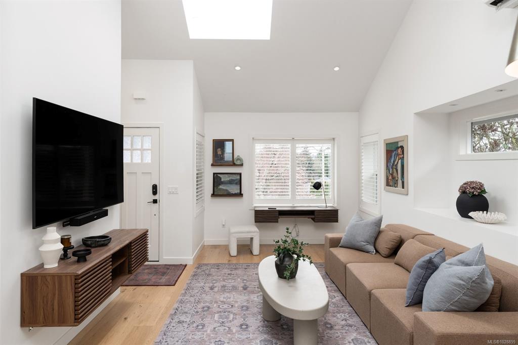 Fifth View of 24 Lotus St, Victoria, BC, V9A 1P4