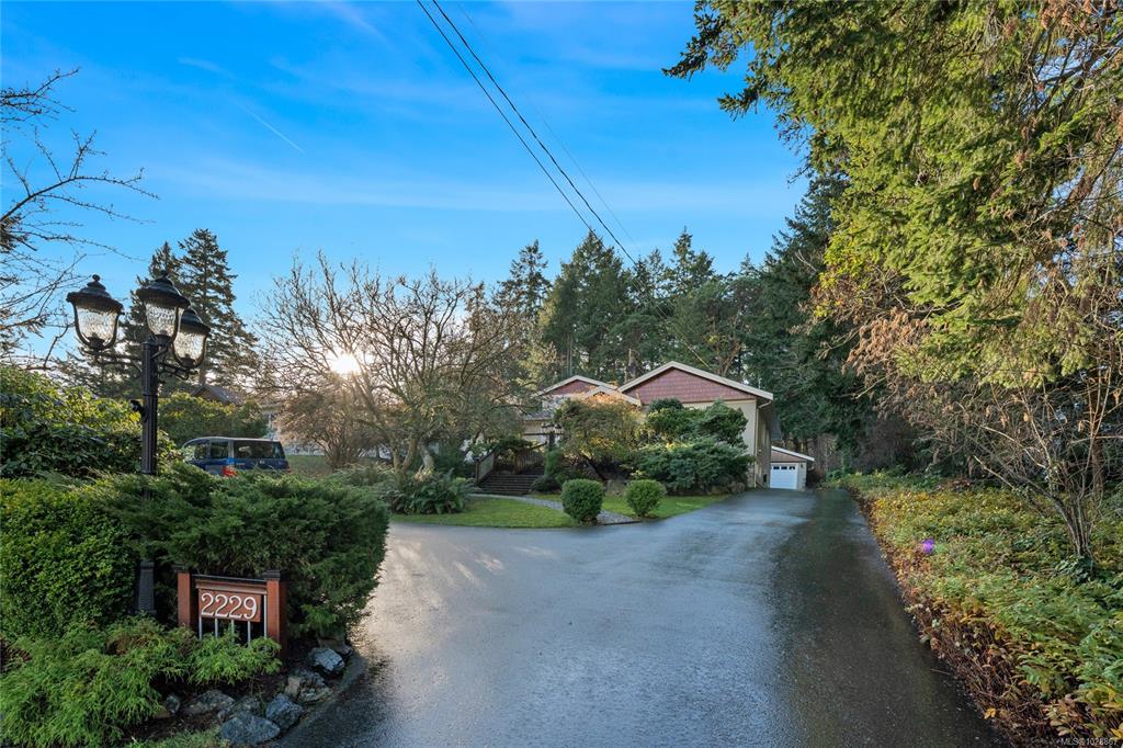 Third View of 2229 Arbutus Rd, Saanich, BC, V8N 1V2