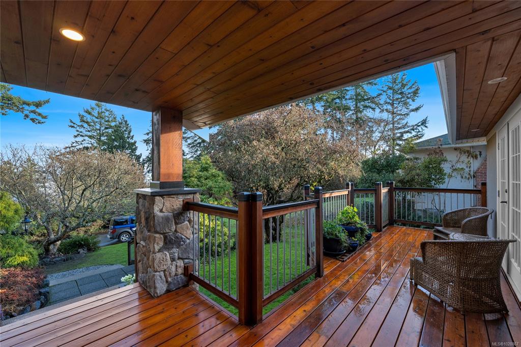 Fifth View of 2229 Arbutus Rd, Saanich, BC, V8N 1V2