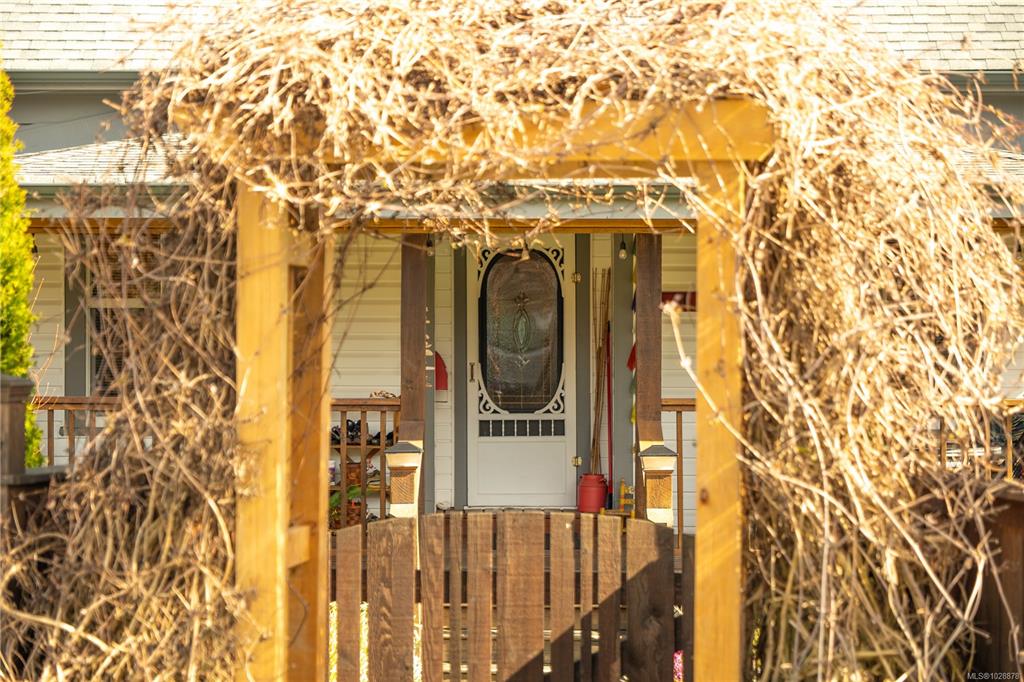 Third View of 203 View St, Nanaimo, BC, V9R 4N5