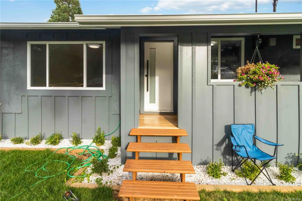 Fifth View of 964 Loch Glen Pl, Langford, BC, V9B 4Z5