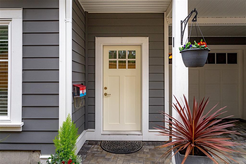 Fifth View of 10529 Mcdonald Park Rd, Sidney, BC, V8L 3J2