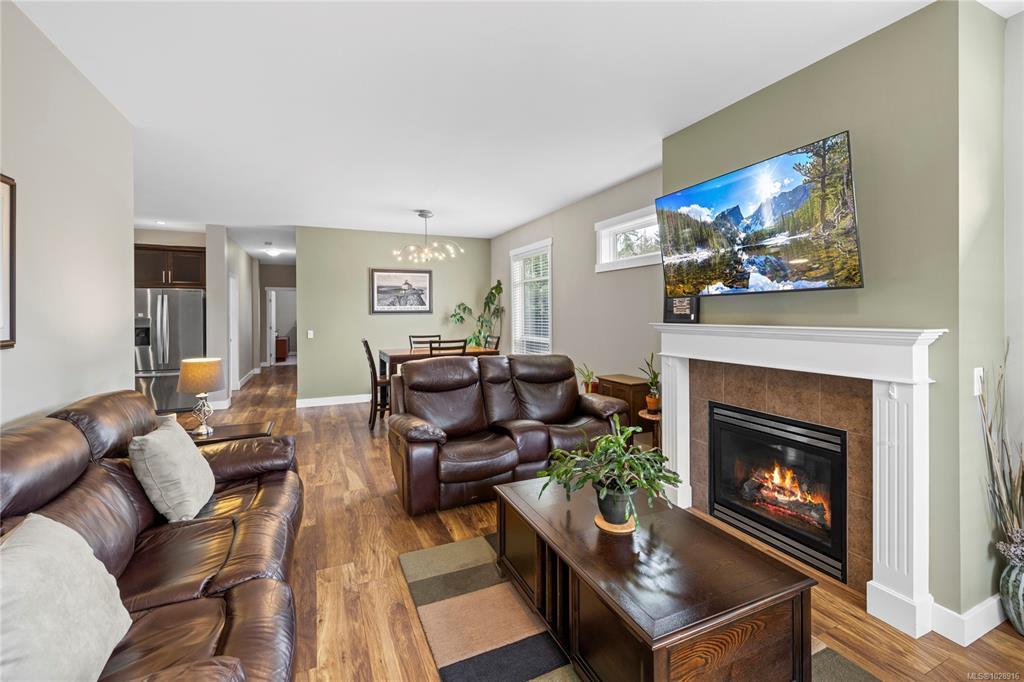 Third View of 90 Wildwood Pl, Bowser, BC, V0R 1G0