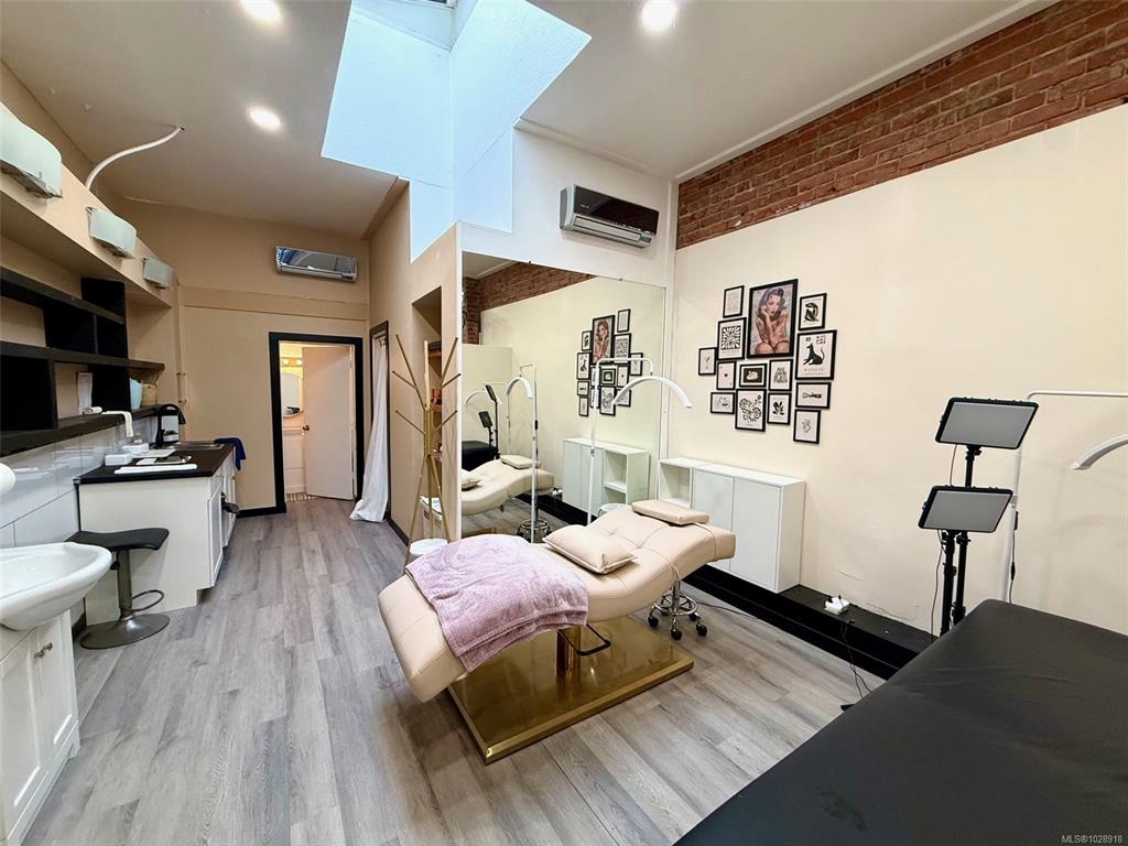 Fifth View of 1009 Blanshard St, Victoria, BC, V8W 2H4