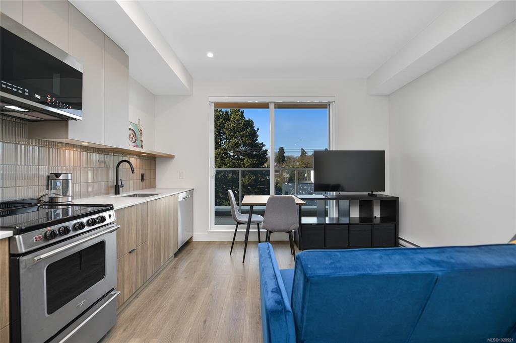 Fifth View of 1301 Hillside Ave, Sparrow, Victoria, BC, V8T 2B3