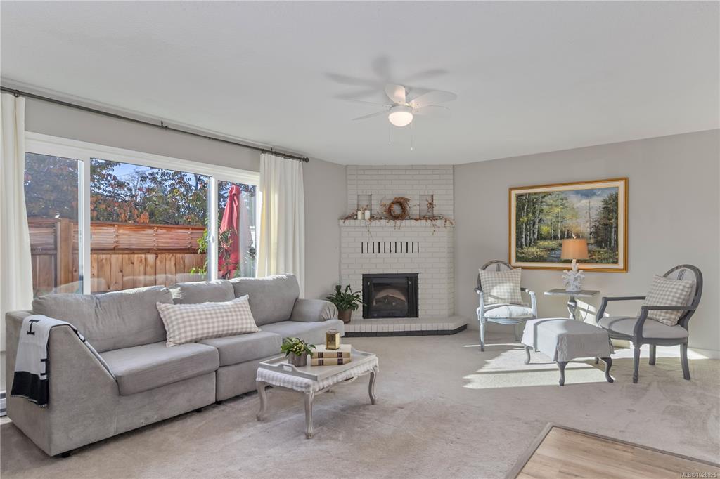 Third View of 2034 Weiler Ave, Sidney, BC, V8L 1R4