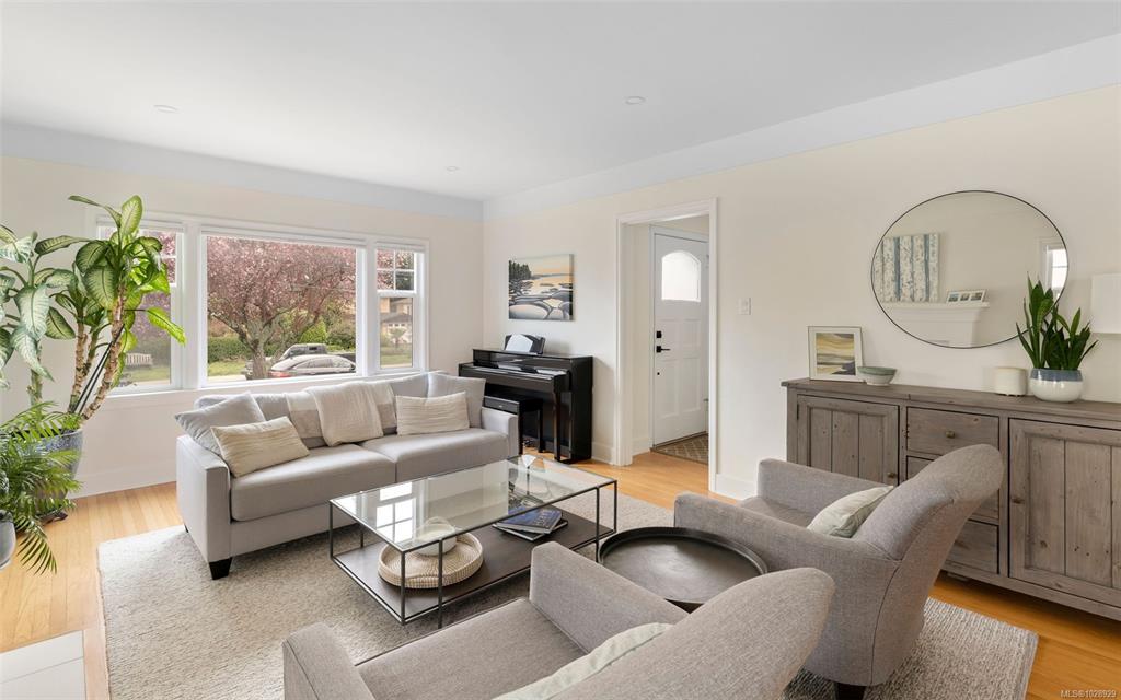 Fifth View of 2399 Dalhousie St, Oak Bay, BC, V8R 2H5