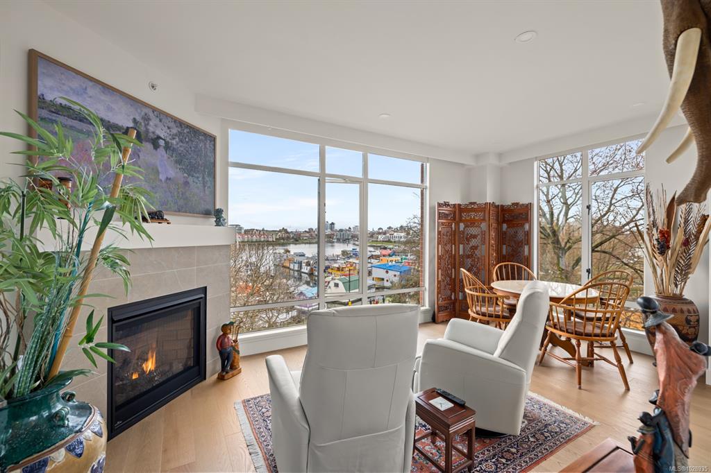 Third View of 21 Dallas Rd, Victoria, BC, V8V 4Z9