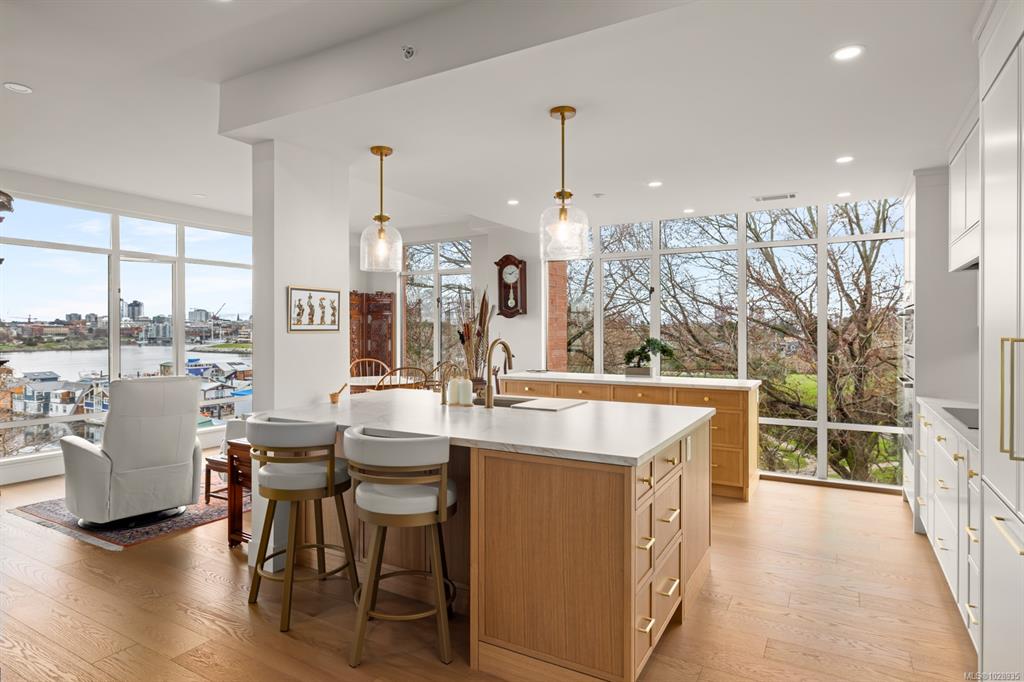 Fourth View of 21 Dallas Rd, Victoria, BC, V8V 4Z9