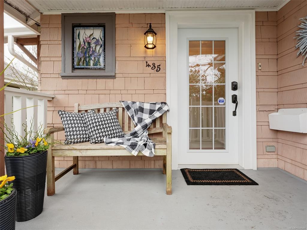 Third View of 435 Richmond Ave, Victoria, BC, V8S 3Y3