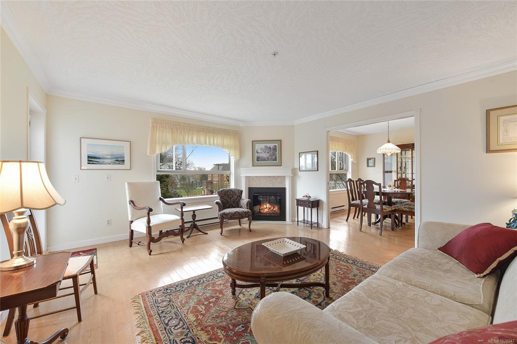 Third View of 1715 Richmond Ave, The Oaks at Richmond, Victoria, BC, V8R 4P9