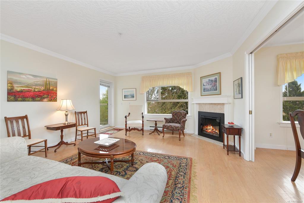 Fourth View of 1715 Richmond Ave, The Oaks at Richmond, Victoria, BC, V8R 4P9