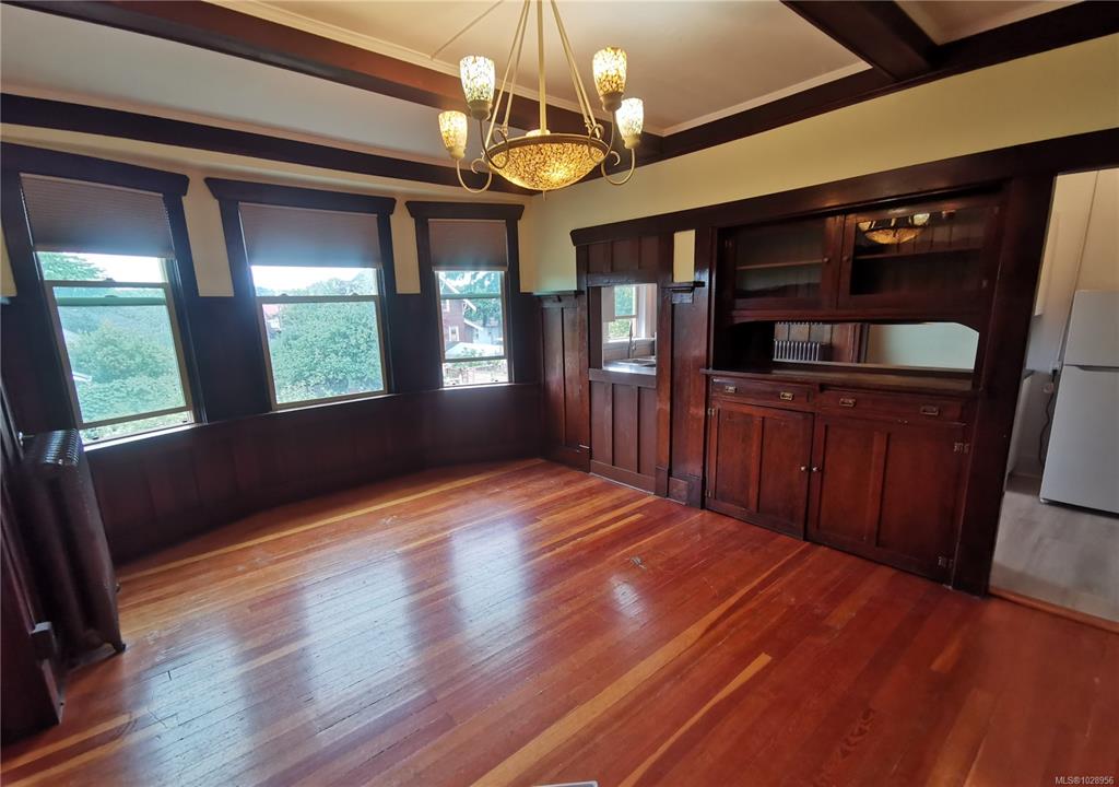 Third View of 1010 Queens Ave, Victoria, BC, V8T 1M8