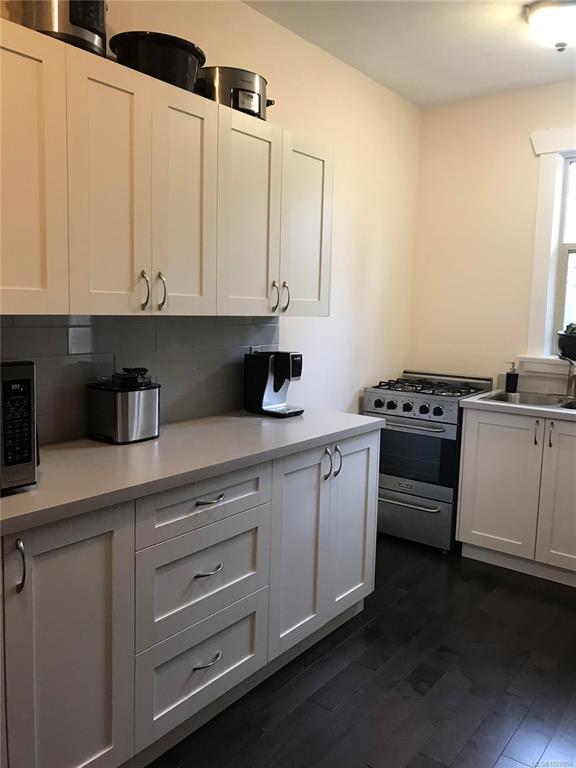 Fourth View of 1010 Queens Ave, Victoria, BC, V8T 1M8