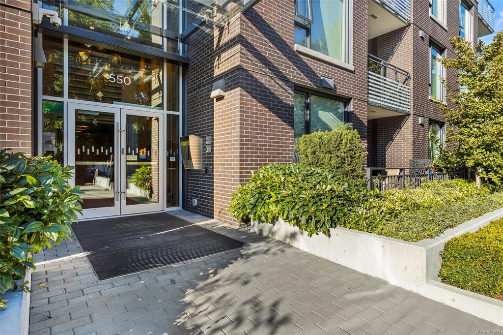 Third View of 550 Michigan St, Victoria, BC, V8V 0G3