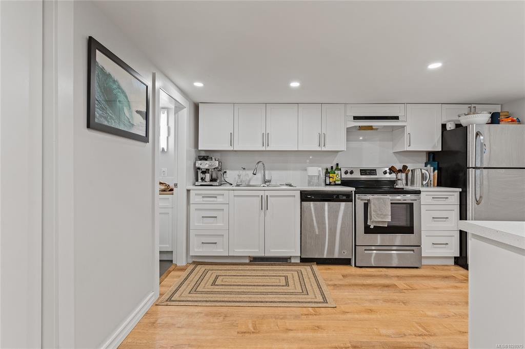 Fifth View of 2526 Scott St, Victoria, BC, V8T 1Z6