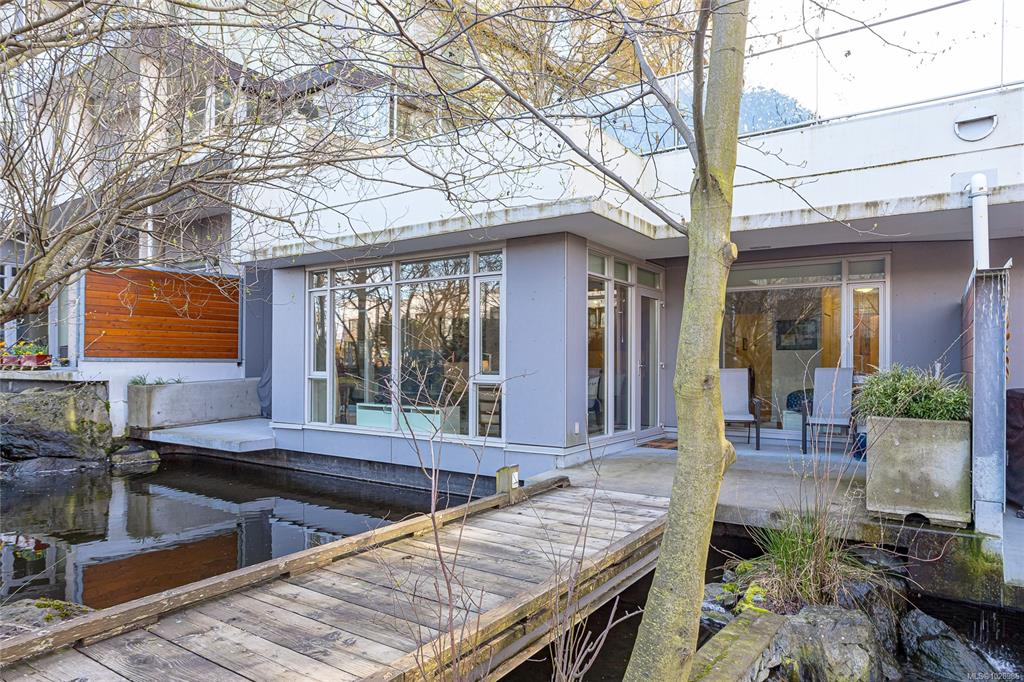 373 Tyee Rd, 1028986, BC,