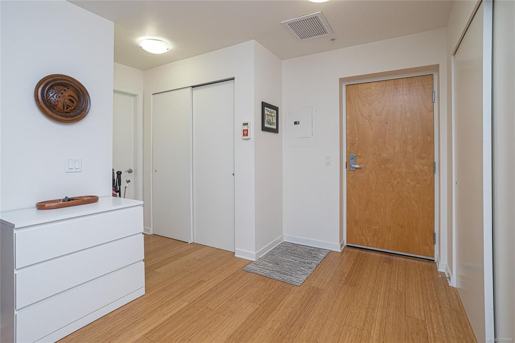 Fourth View of 373 Tyee Rd, Victoria, BC, V9A 0B3