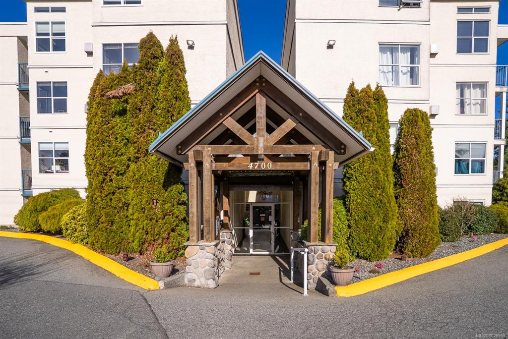 4700 Uplands Dr, 1028989, BC,