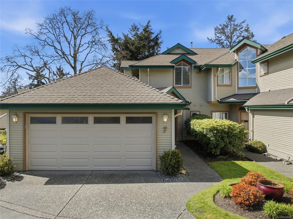 Second View of 520 Marsett Pl, Saanich, BC, V8Z 7J1