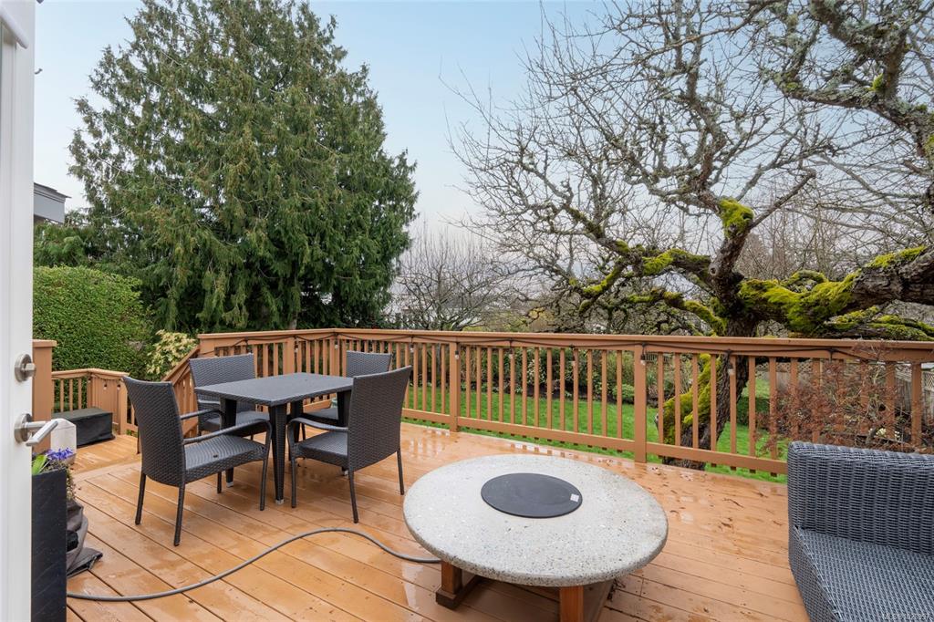 Fourth View of 2275 Allenby St, Oak Bay, BC, V8R 3C4