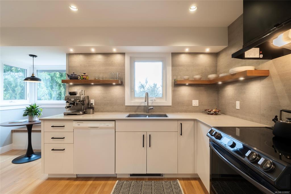 Fifth View of 2275 Allenby St, Oak Bay, BC, V8R 3C4