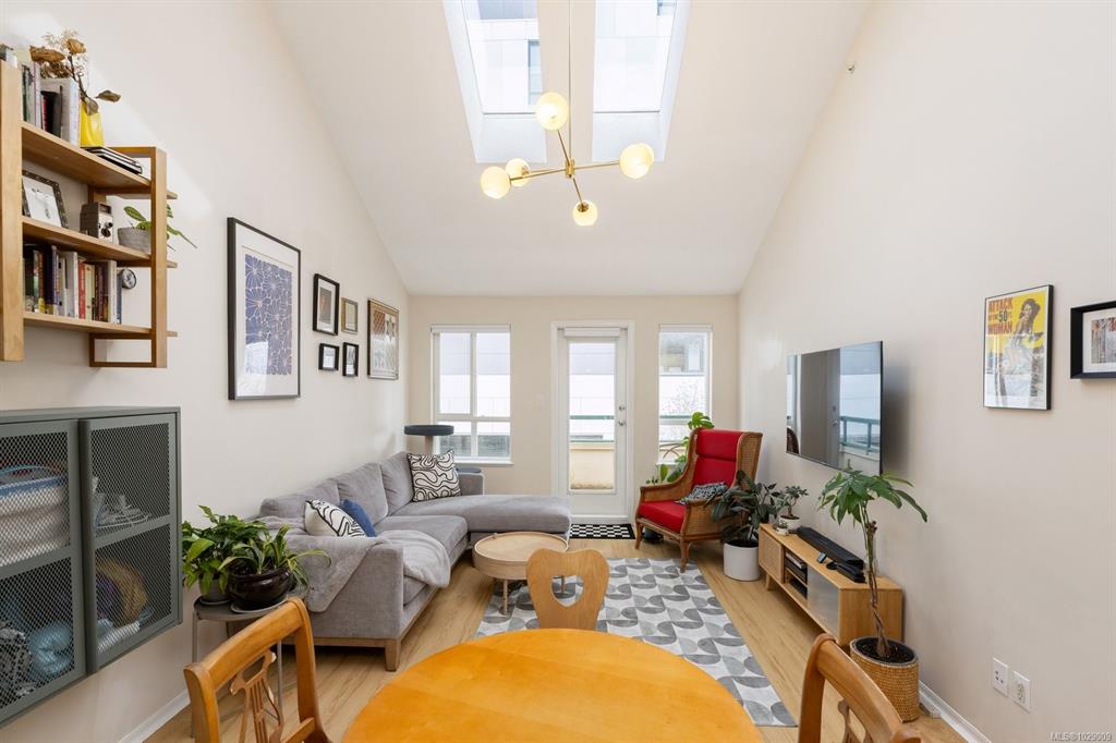 Third View of 1015 Johnson St, The Monterey, Victoria, BC, V8V 3N6