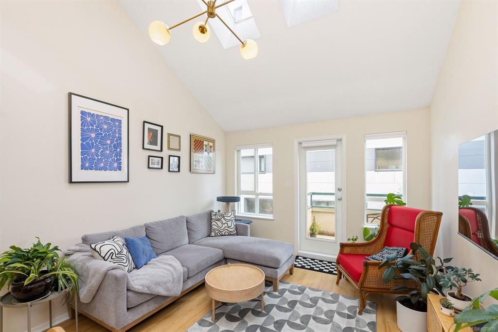 Fourth View of 1015 Johnson St, The Monterey, Victoria, BC, V8V 3N6