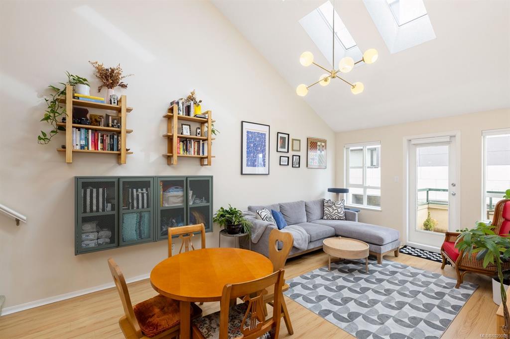 Fifth View of 1015 Johnson St, The Monterey, Victoria, BC, V8V 3N6