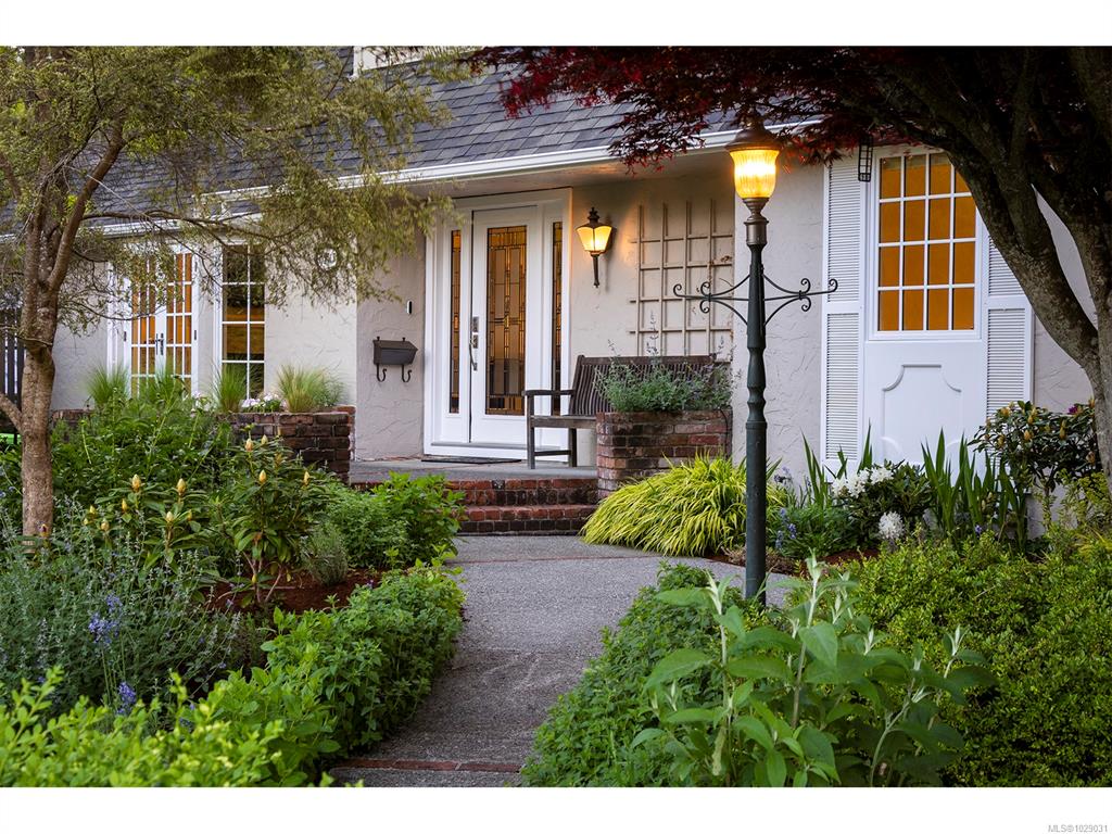 Third View of 3150 Norfolk Rd, Oak Bay, BC, V8R 6H4