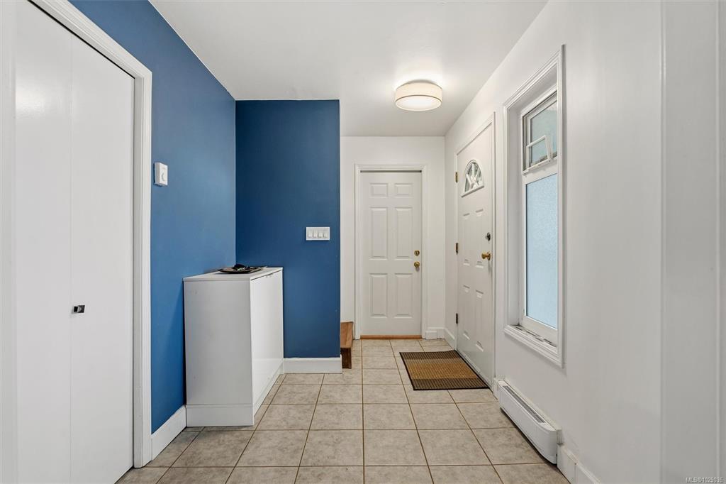 Third View of 6648 Rey Rd, Central Saanich, BC, V8Y 1V2