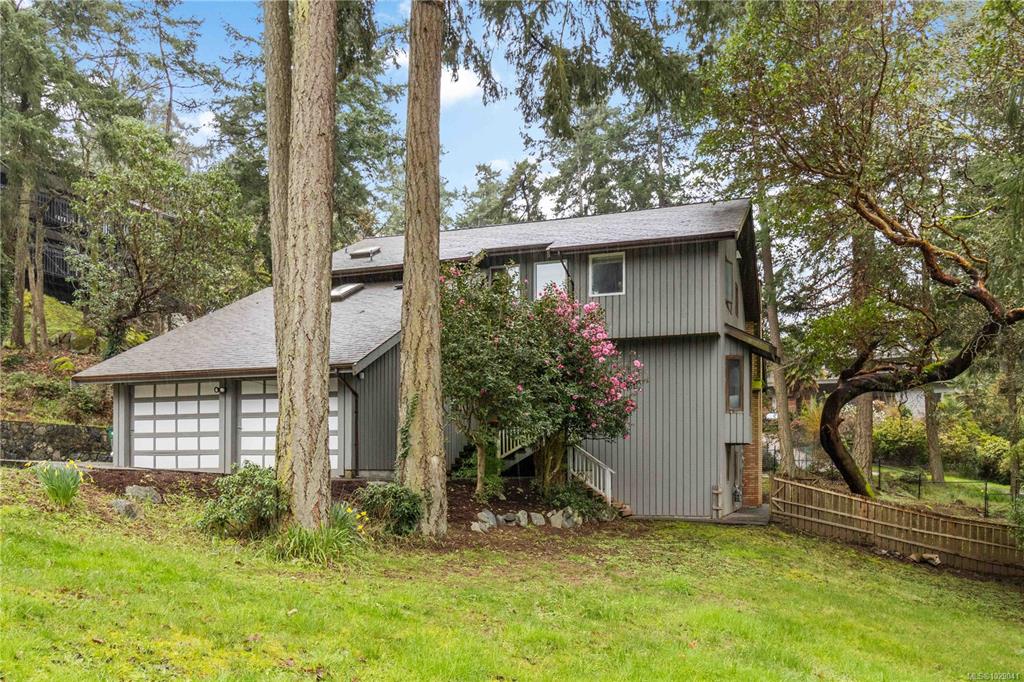 Second View of 2753 Arbutus Rd, Saanich, BC, V8N 5X7