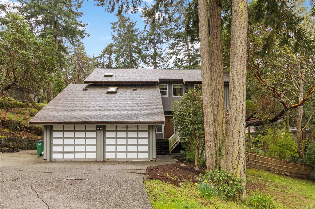 Third View of 2753 Arbutus Rd, Saanich, BC, V8N 5X7