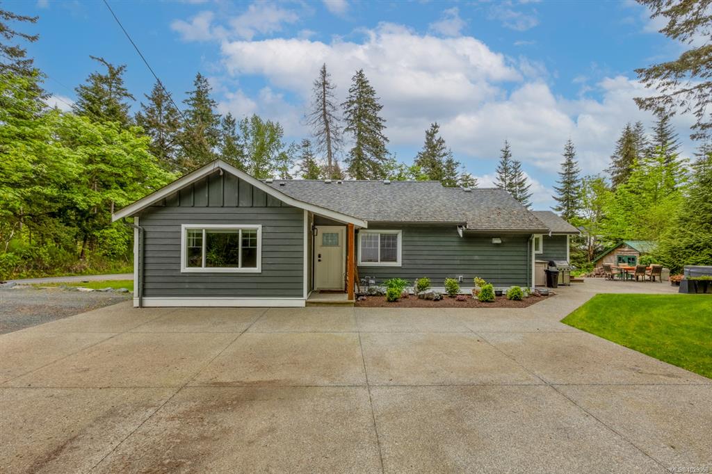 Second View of 3671 Thomson Rd, Courtenay, BC, V9N 9T5