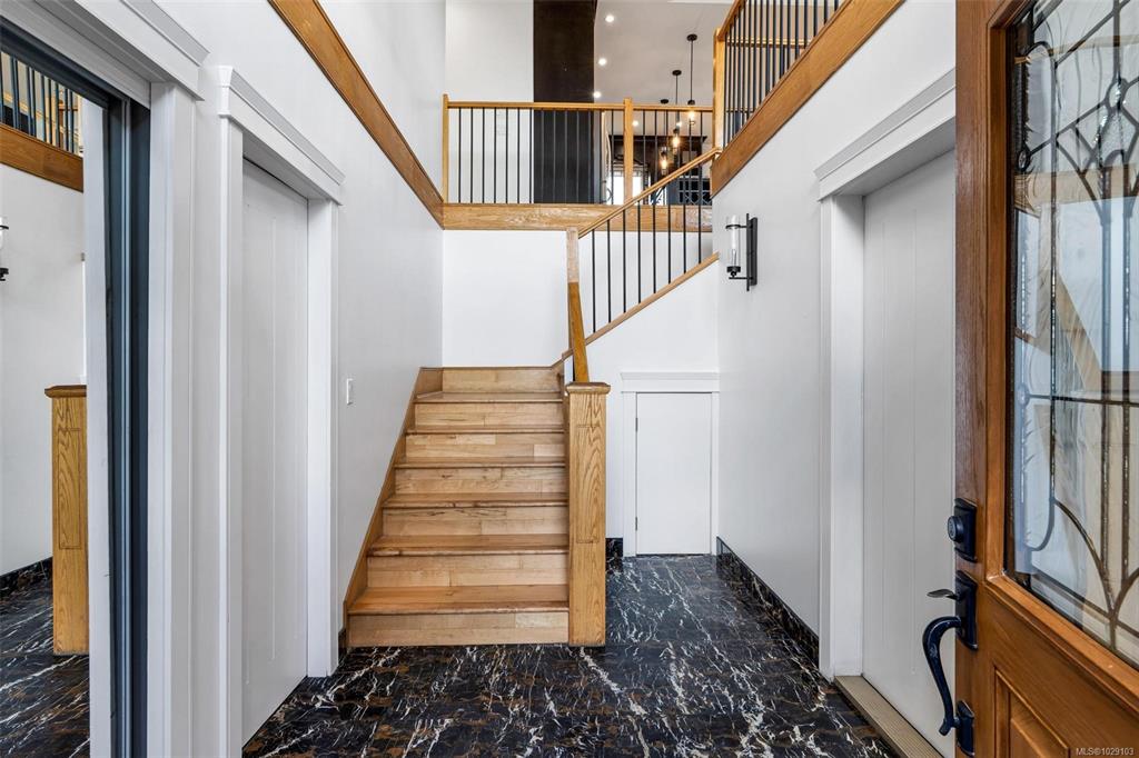 Fifth View of 3264 Irma St, Saanich, BC, V8Z 3R8