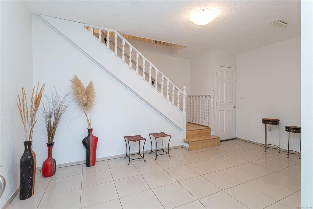 Third View of 1975 Jeffree Rd, Central Saanich, BC, V8M 1K1