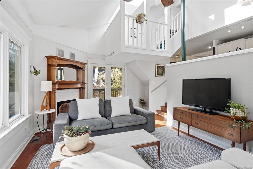 Fourth View of 2353 Windsor Rd, Oak Bay, BC, V8S 4Y8