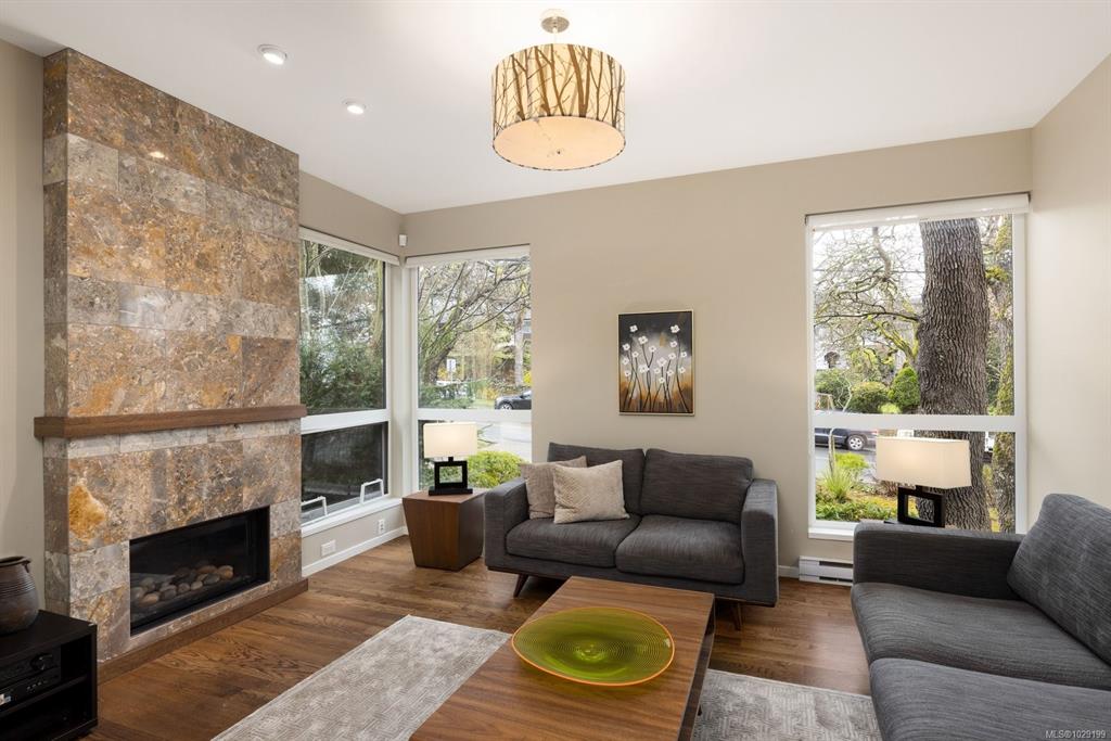 Fourth View of 409 Chadwick Pl, Victoria, BC, V8S 1H4