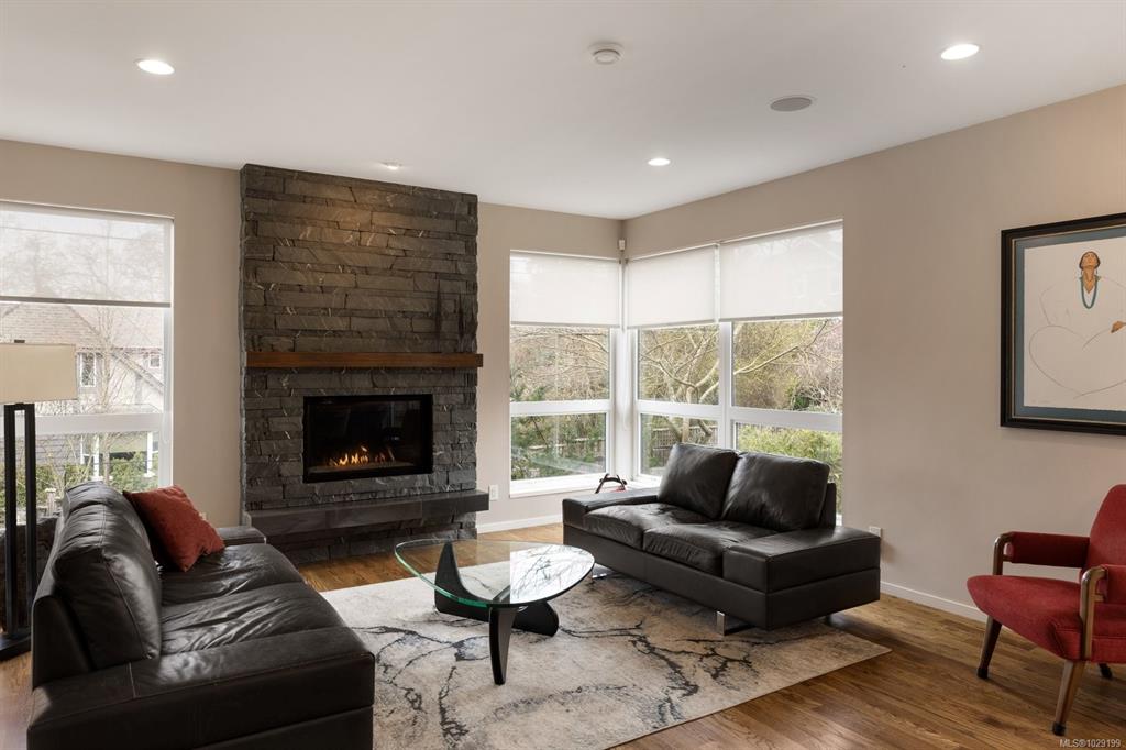 Fifth View of 409 Chadwick Pl, Victoria, BC, V8S 1H4