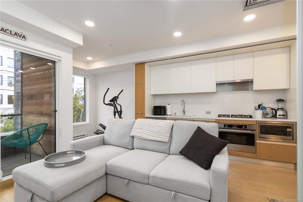 1033 Cook St, 1029202, BC,