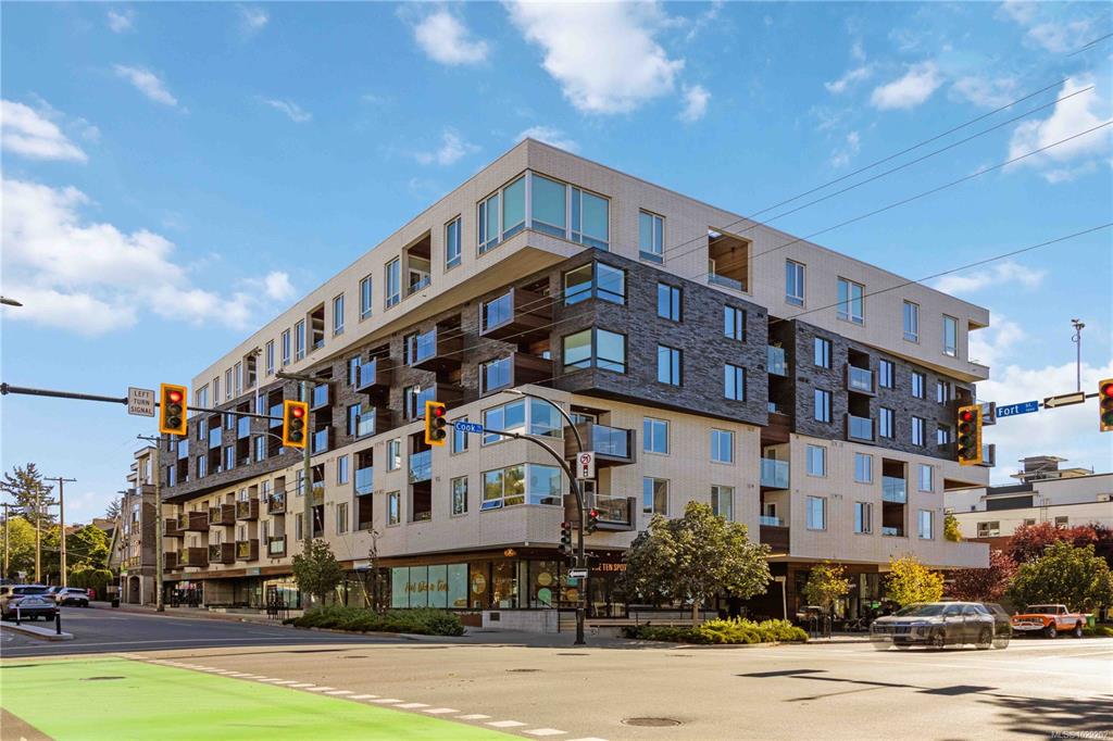 Third View of 1033 Cook St, Black & White, Victoria, BC, V8V 0E1